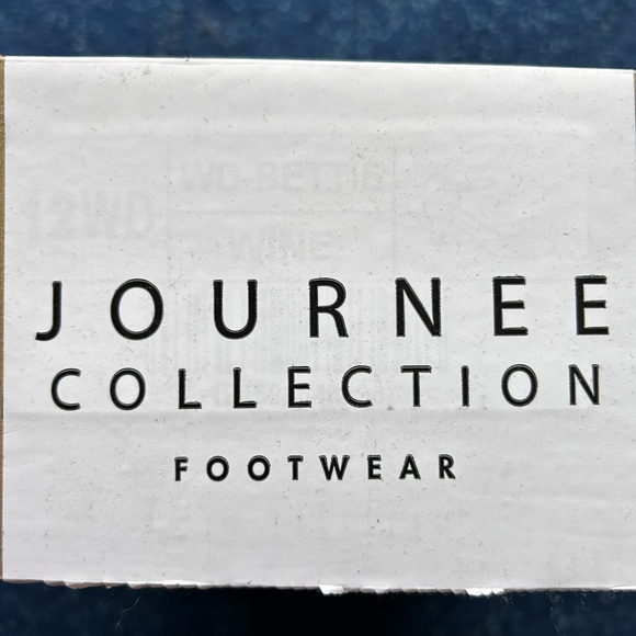 Size 12 pumps, low heels, red/wine colored, perfect condition - Picture 5 of 5